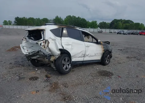 2015 Toyota Rav4 Xle z USA, uszkodzony, nr VIN JTMWFREV0FJ047999